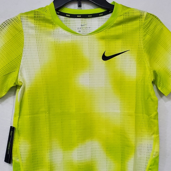 🆕️ Nike Instacool Tee - Picture 2 of 6